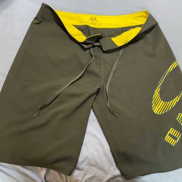 Oakley Other - EUC Oakley mens 34 board shorts. 🏊🏼‍♂️See closet for more!!